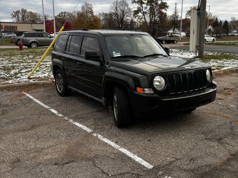 Used 2010 Jeep Patriot Sport image 4