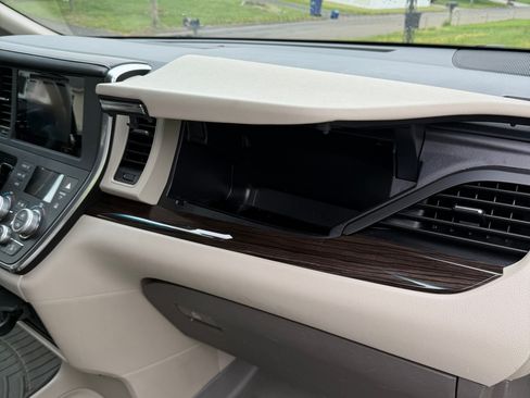 Used 2015 Toyota Sienna XLE Premium AWD/4WD image 19