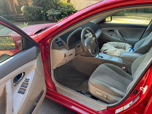 Used 2010 Toyota Camry LE image 10