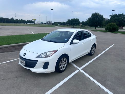 Used 2013 MAZDA MAZDA3 i SV FWD image 1