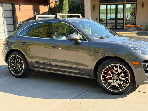 Used 2018 Porsche Macan Turbo AWD/4WD image 2