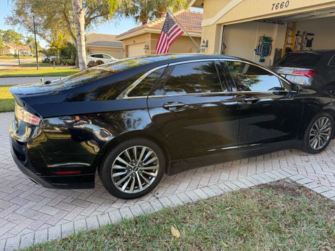 Used 2017 Lincoln MKZ Select image 6