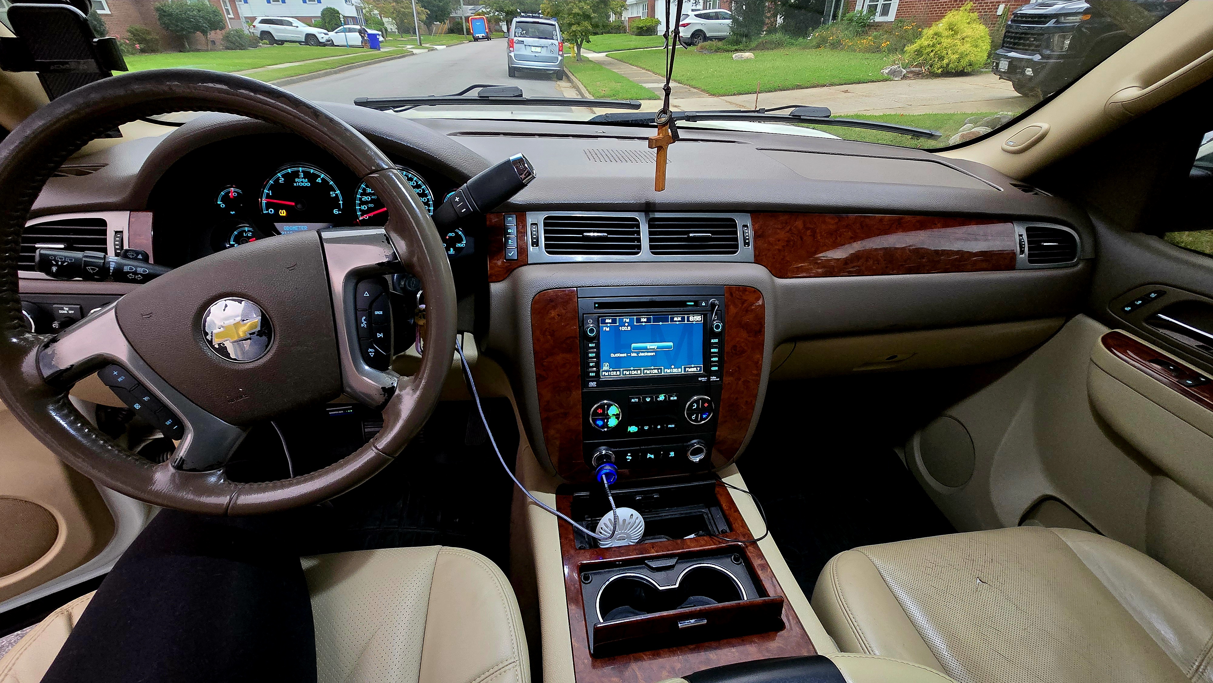 Used 2011 Chevrolet Suburban LTZ AWD/4WD image 16