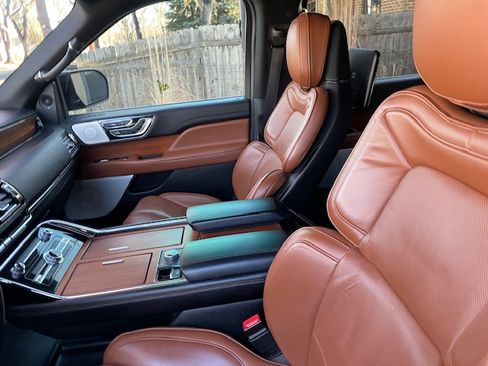 Used 2018 Lincoln Navigator Reserve w/ Technology Package image 12