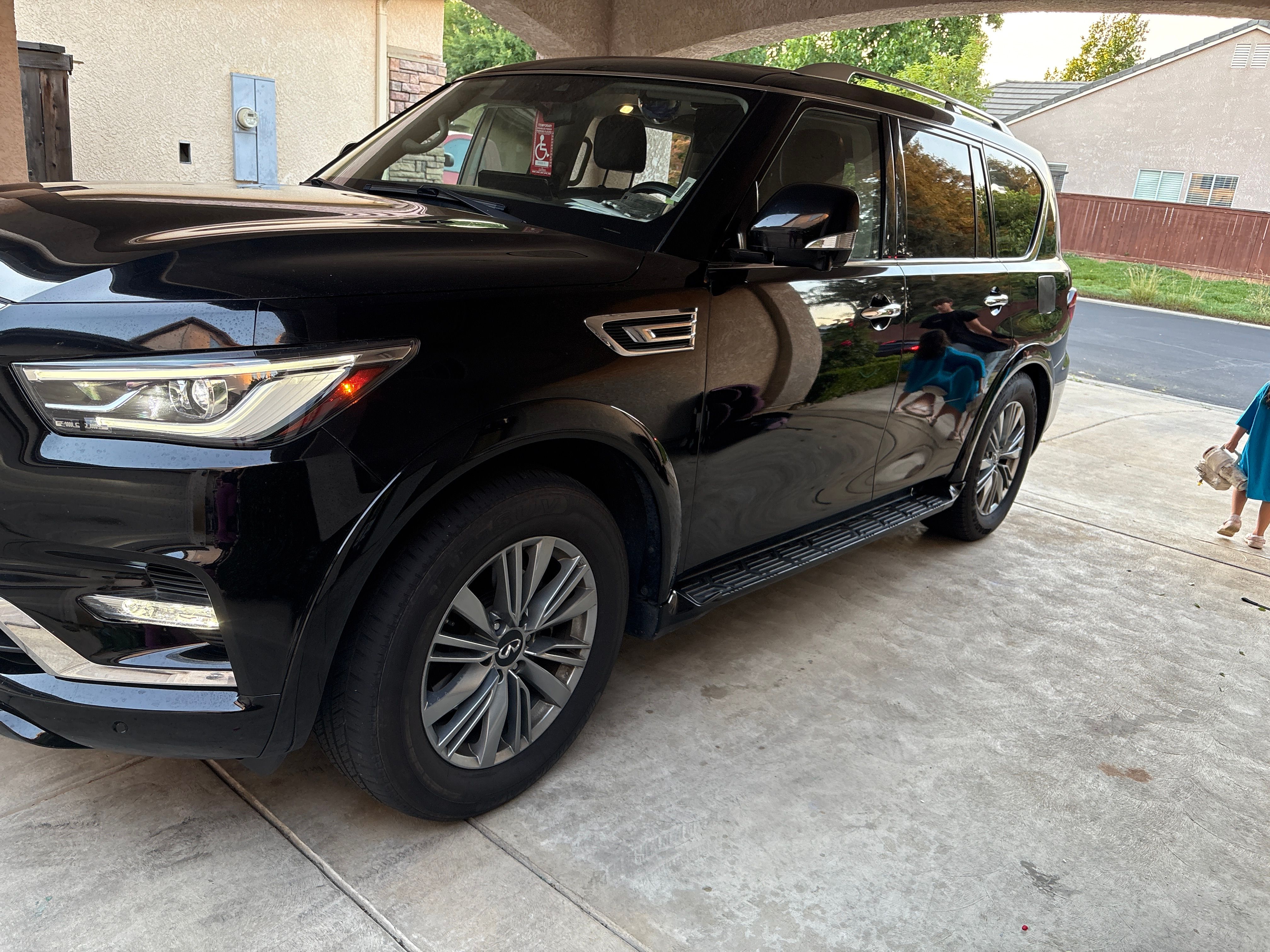 Used 2022 INFINITI QX80 Luxe AWD/4WD image 1