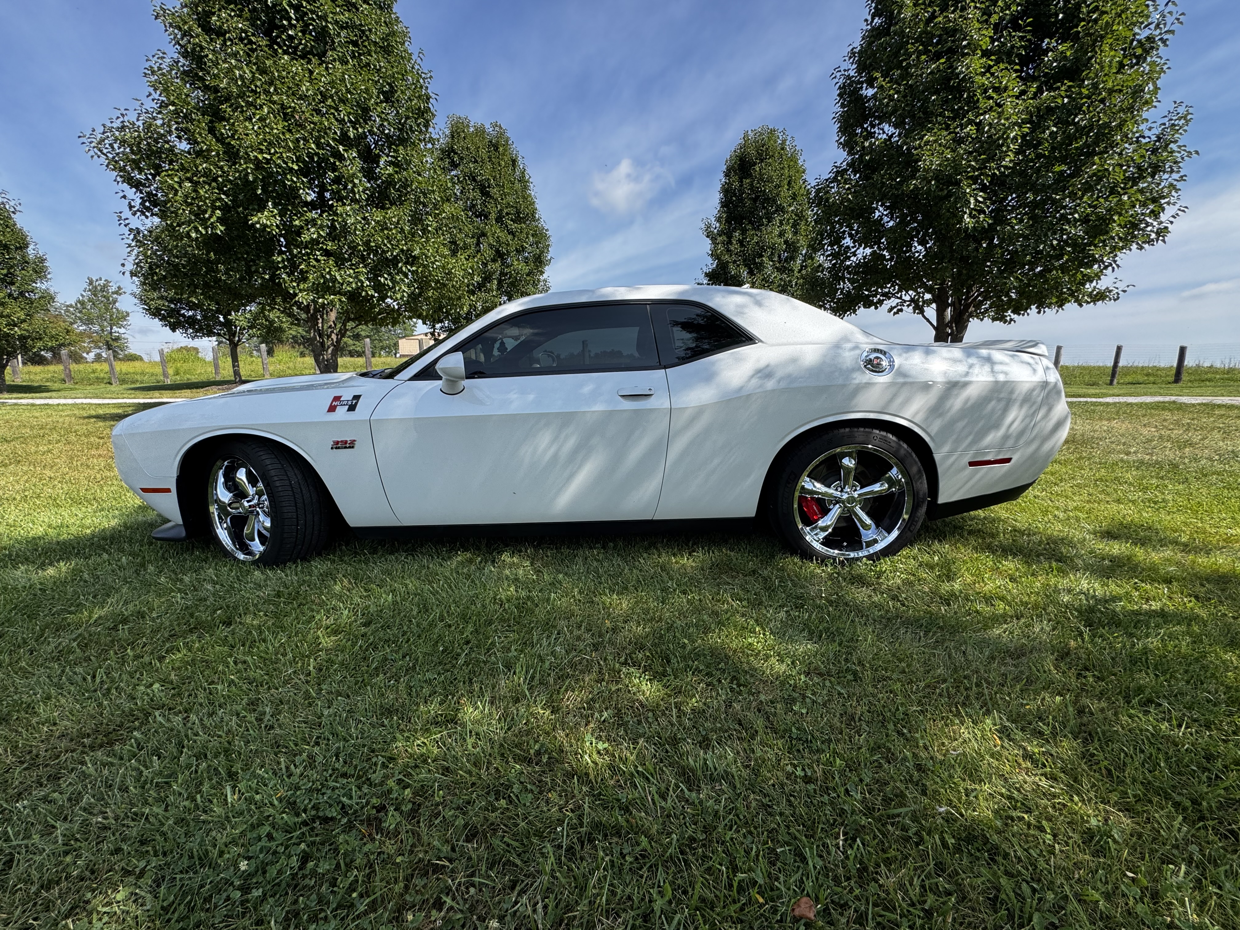 Used 2015 Dodge Challenger SRT RWD image 2