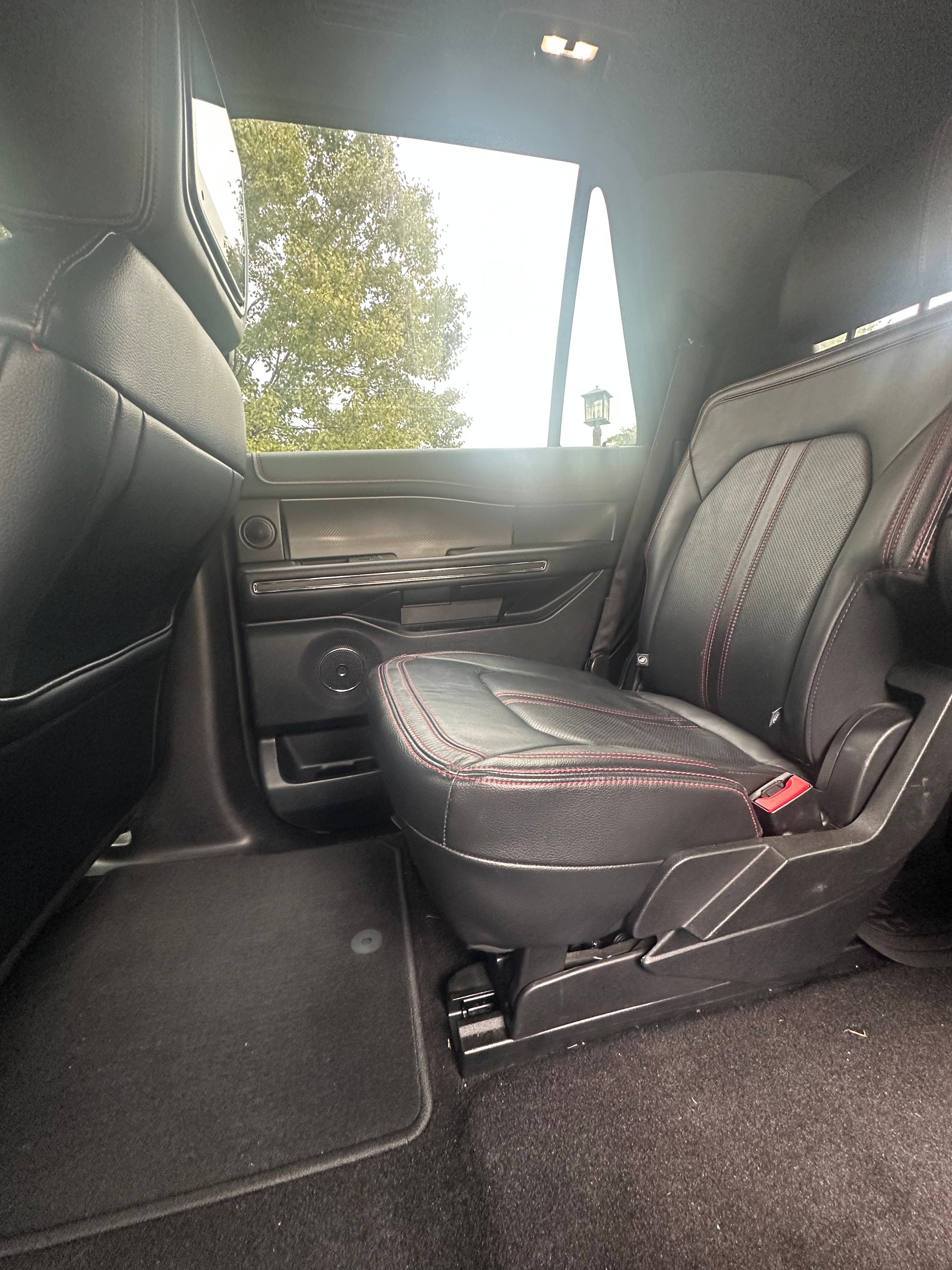 Used 2019 Ford Expedition Limited w/ Equipment Group 303A AWD/4WD image 13
