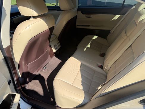 Used 2017 Lexus ES 350 w/ Luxury Package FWD image 11