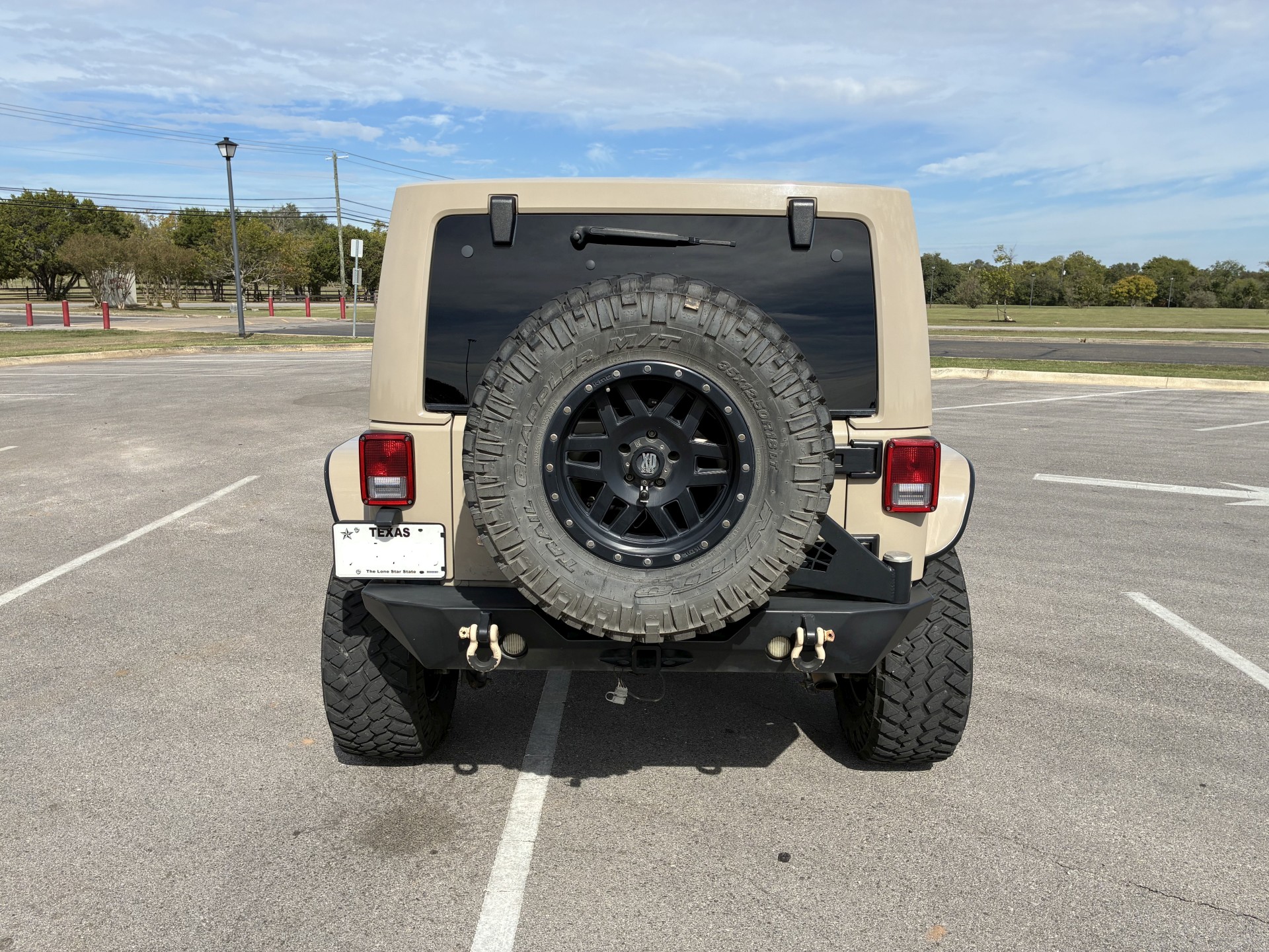 Used 2016 Jeep Wrangler Unlimited Sahara w/ Connectivity Group AWD/4WD image 10