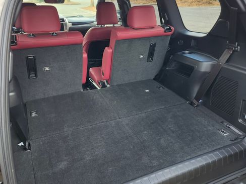 Used 2021 Lexus GX 460 Premium w/ Accessory Package image 11