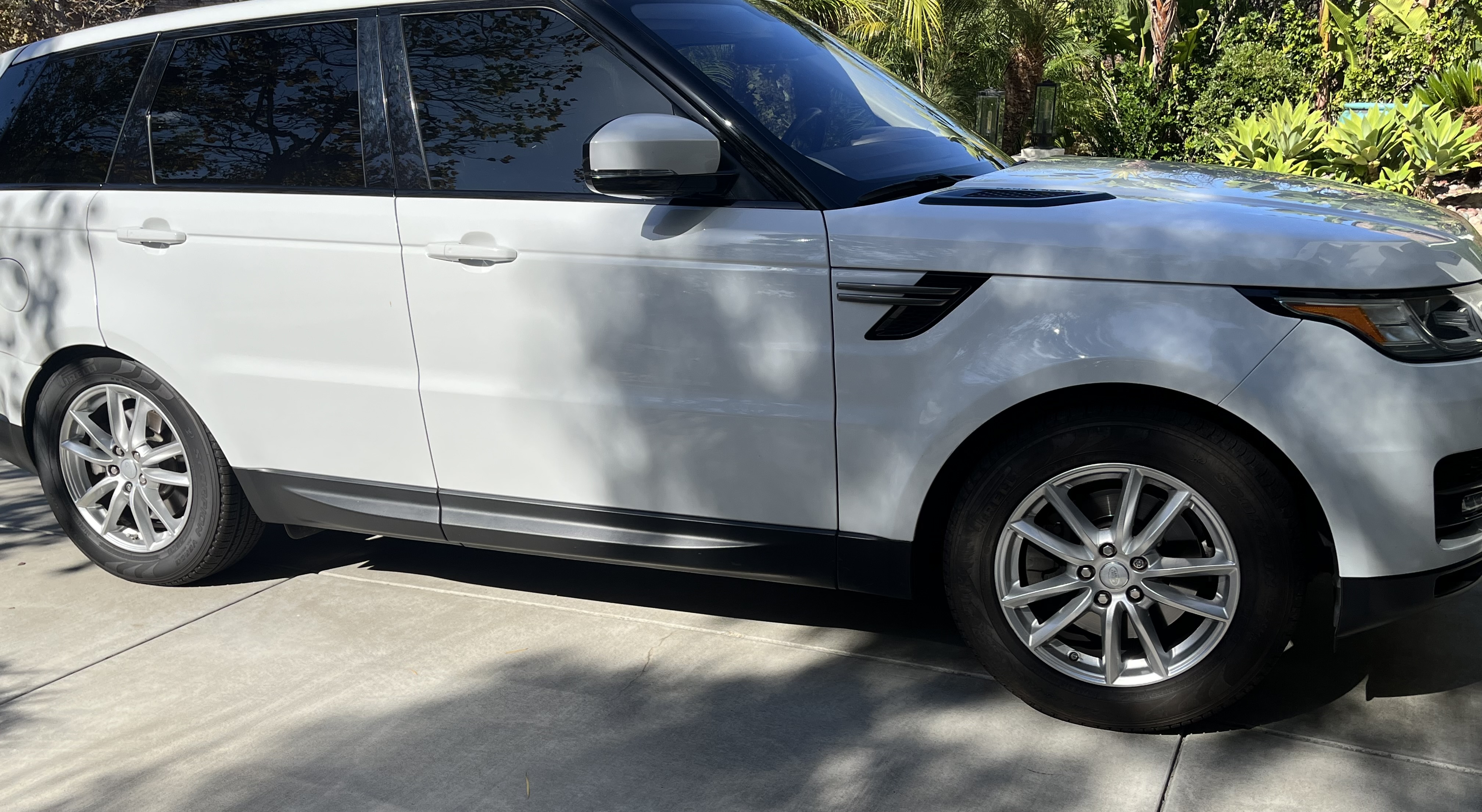 Used 2016 Land Rover Range Rover Sport SE AWD/4WD image 5