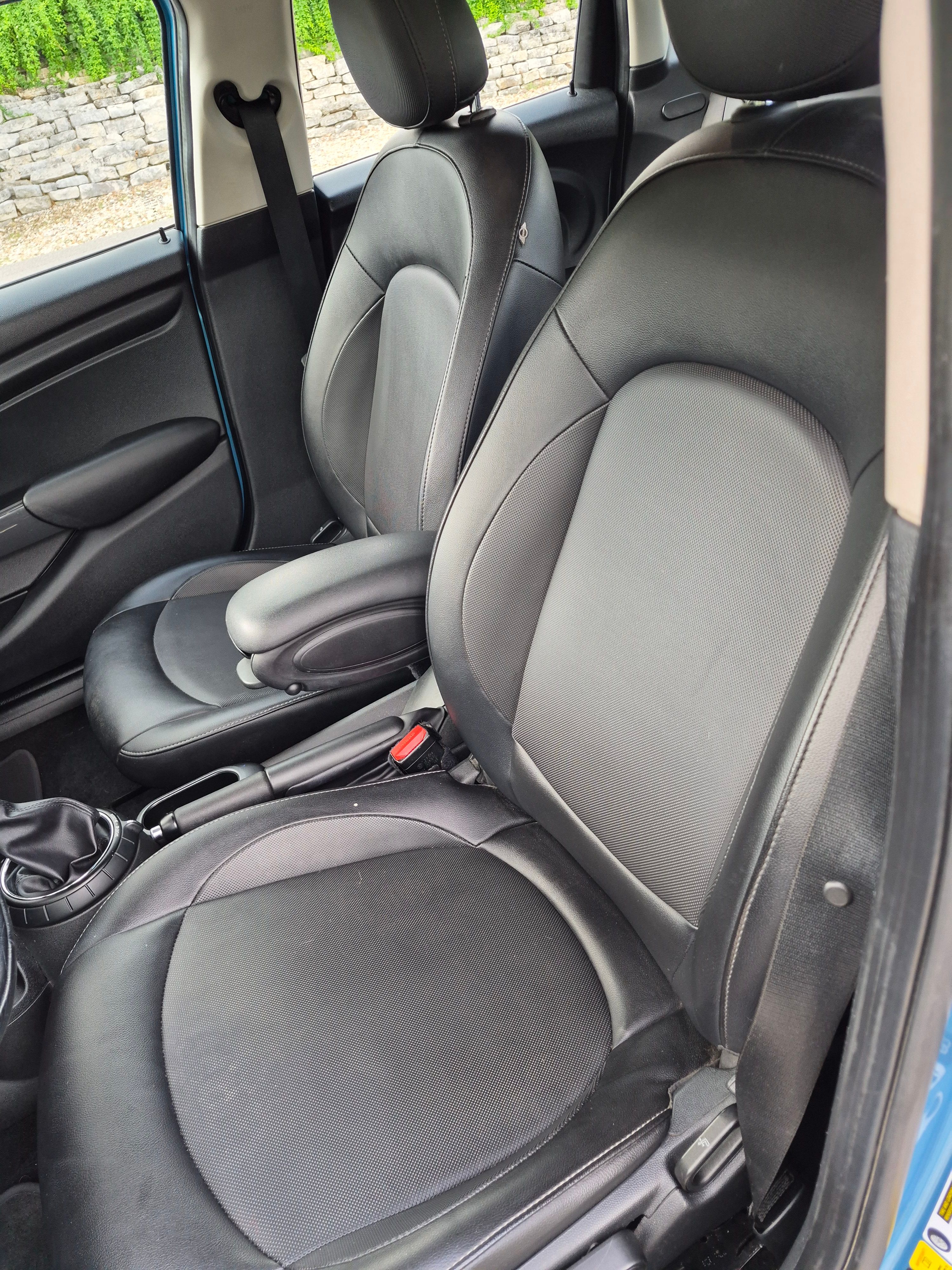Used 2015 MINI Cooper 4-Door Hardtop FWD image 9