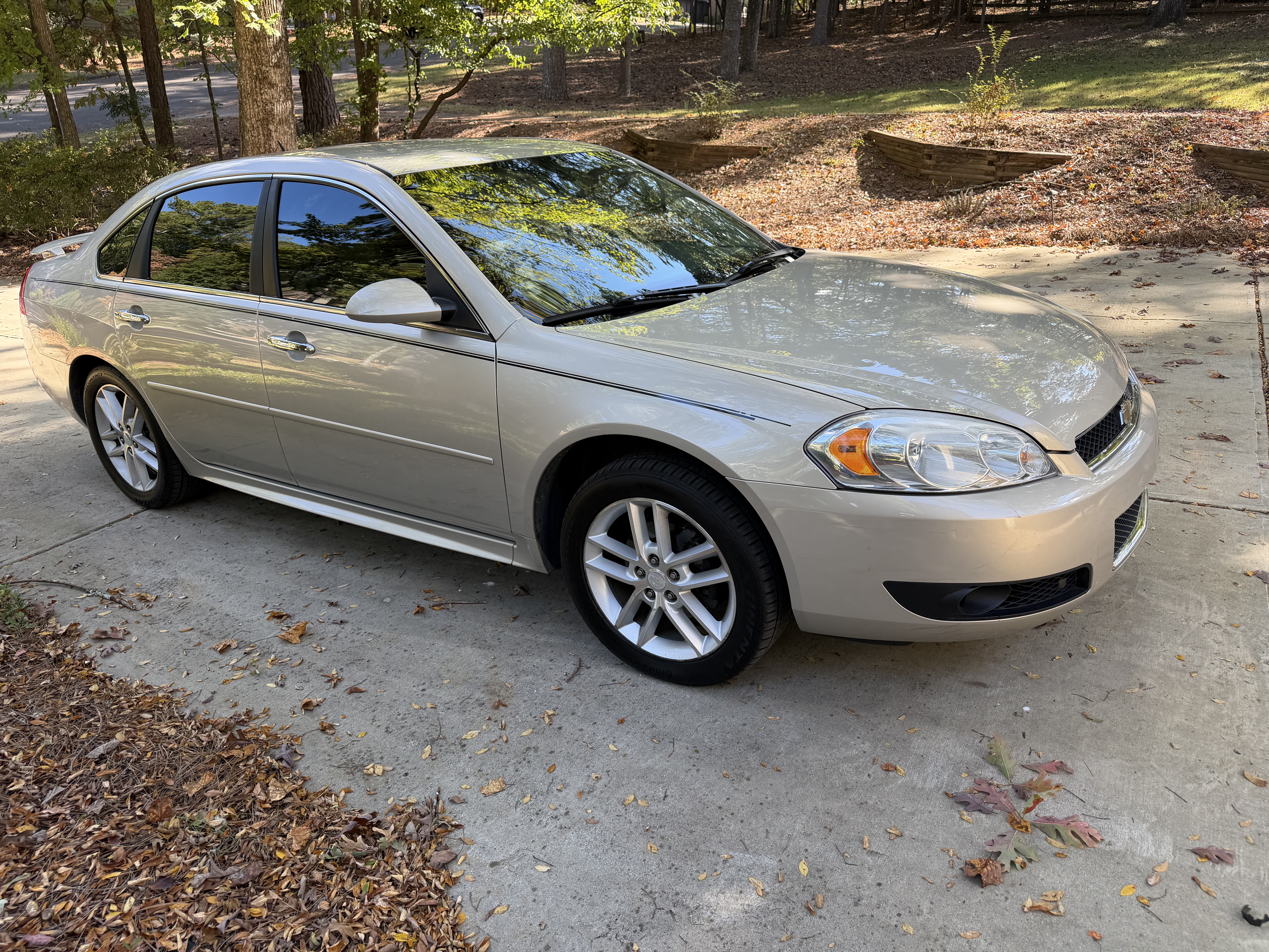 Used 2012 Chevrolet Impala LTZ FWD image 11