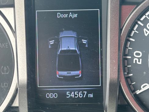 Used 2021 Toyota Tacoma Limited image 4