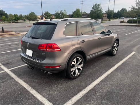 Used 2012 Volkswagen Touareg TDI AWD/4WD image 8