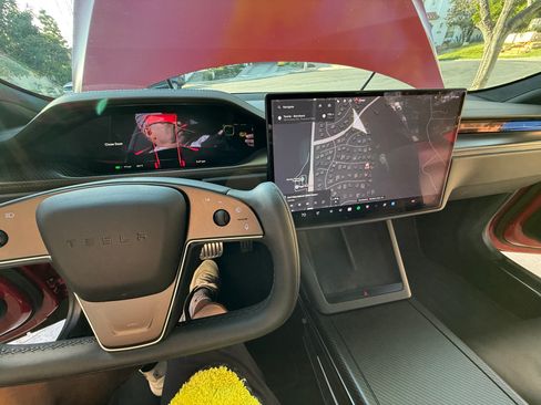 Used 2022 Tesla Model S Plaid image 23