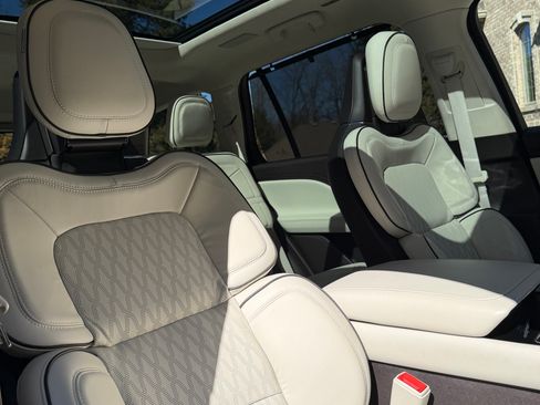 Used 2023 Lincoln Aviator Black Label w/ Dynamic Handling Package image 20