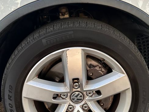 Used 2012 Volkswagen Touareg Hybrid image 21