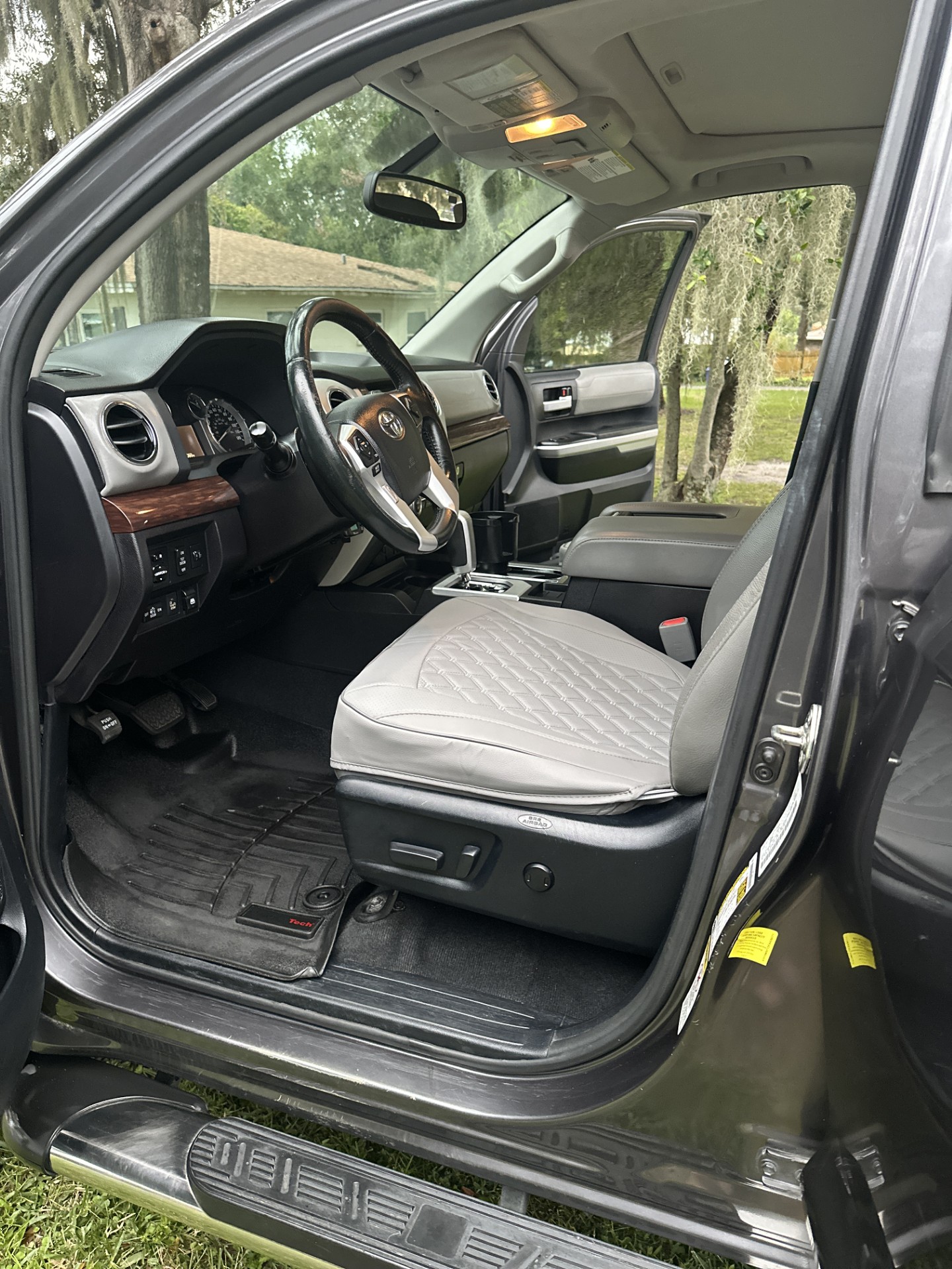 Used 2015 Toyota Tundra Limited w/ Limited Premium Package AWD/4WD image 6