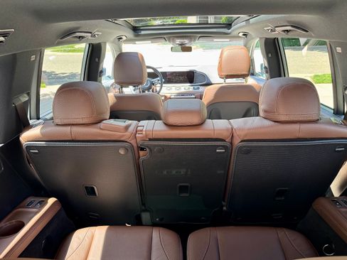 Used 2024 Mercedes-Benz GLS 450 4MATIC image 20