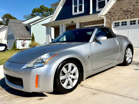 Used 2004 Nissan 350Z Touring RWD image 1
