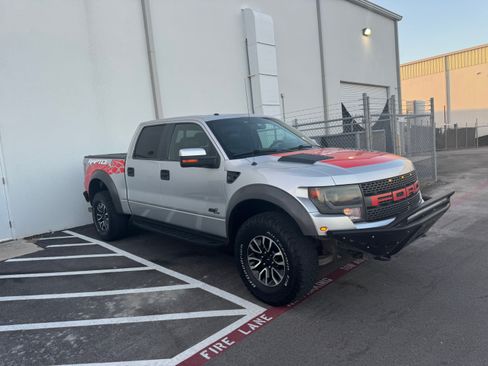 Used 2014 Ford F150 Raptor w/ Equipment Group 801A Luxury image 2