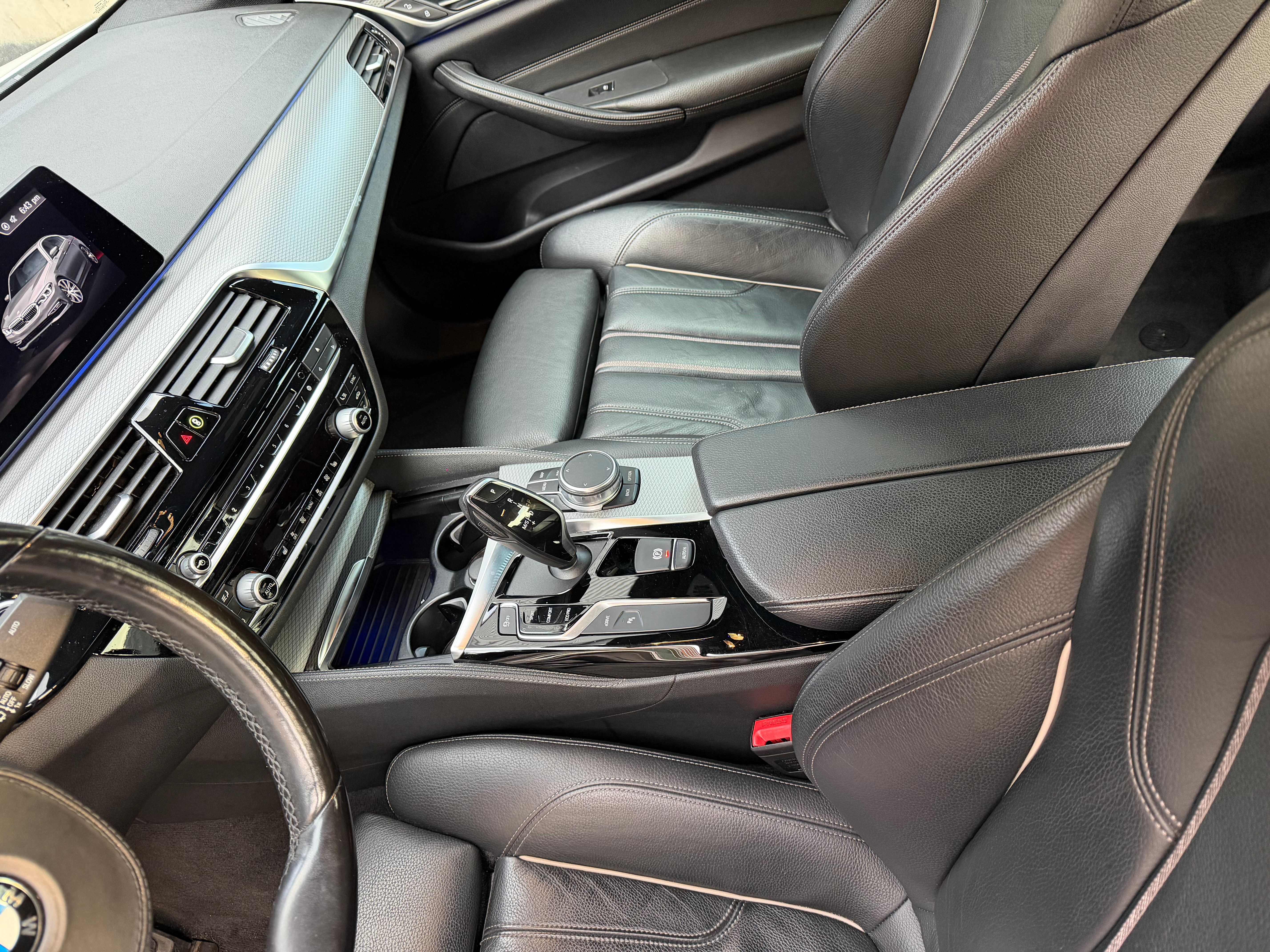 Used 2019 BMW 530e w/ M Sport Package RWD image 4