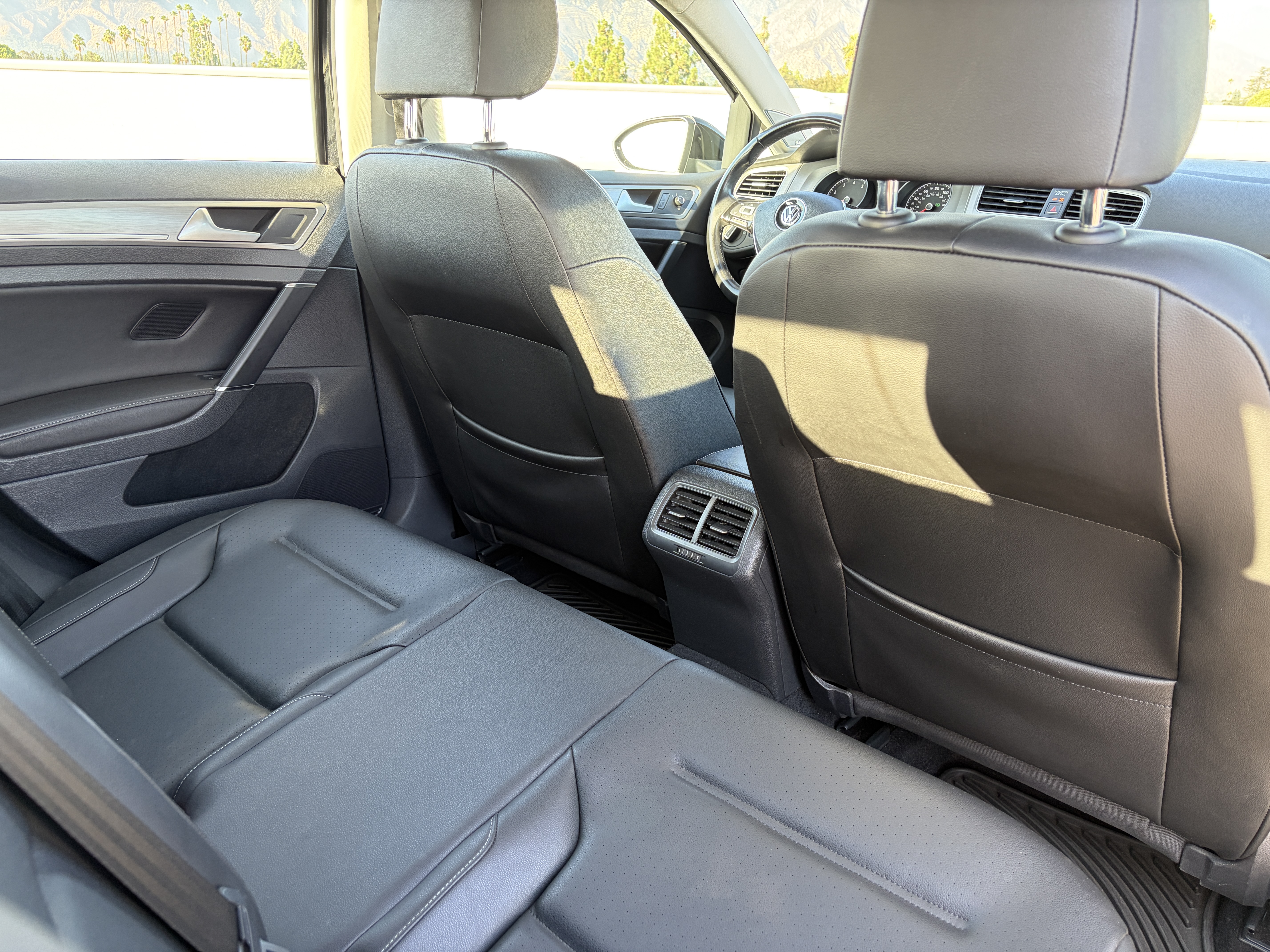 Used 2016 Volkswagen Golf SE w/ Lighting Package FWD image 32