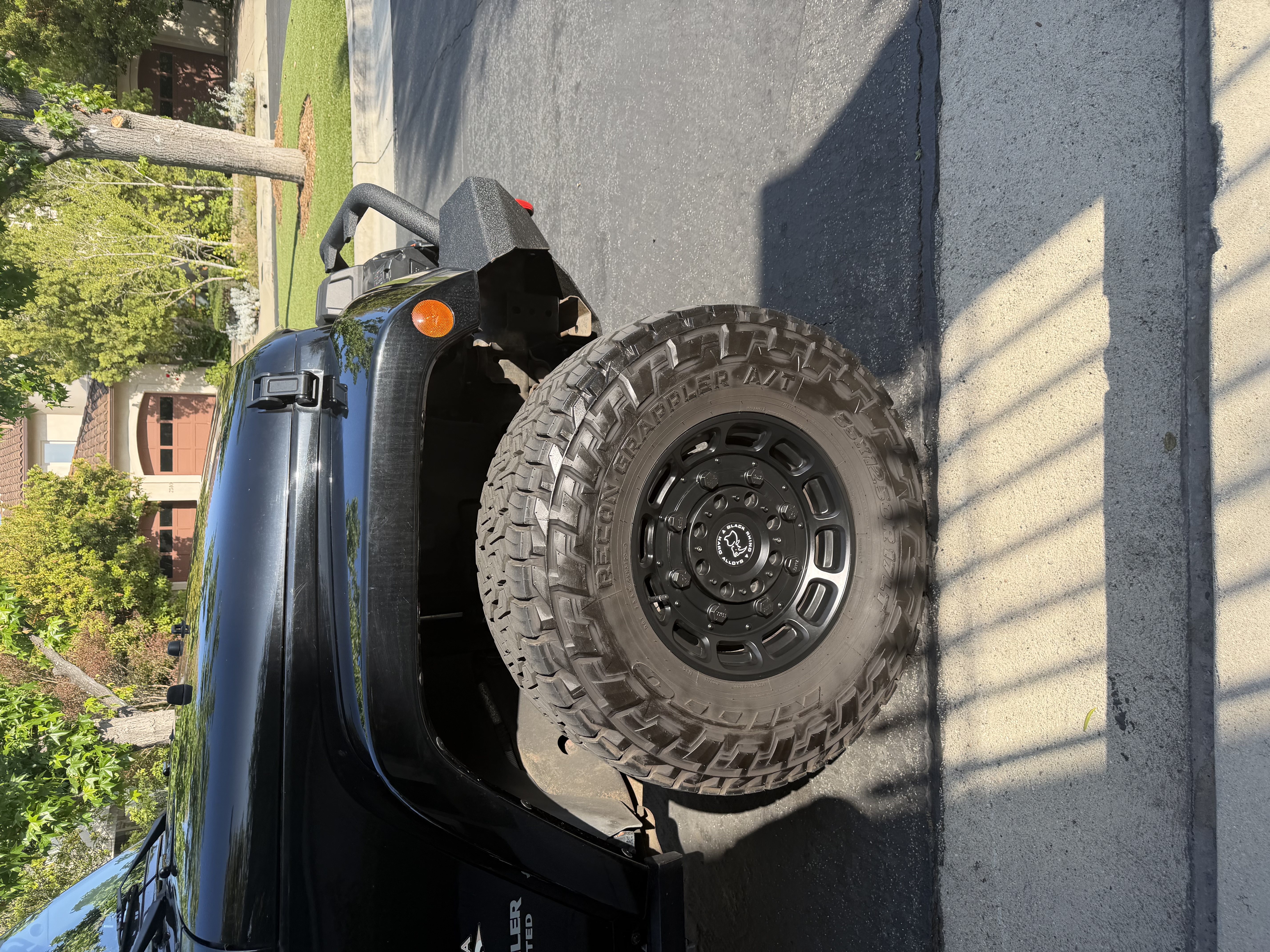 Used 2008 Jeep Wrangler Unlimited Sahara w/ Dual Top Group AWD/4WD image 8