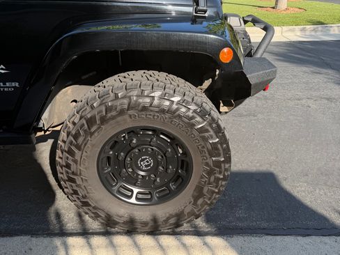 Used 2008 Jeep Wrangler Unlimited Sahara w/ Dual Top Group AWD/4WD image 8