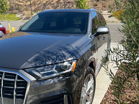 Used 2020 Audi Q7 2.0T Premium w/ Convenience Package AWD/4WD image 11