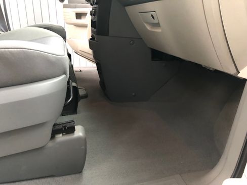 Used 2008 Dodge Grand Caravan SE image 12