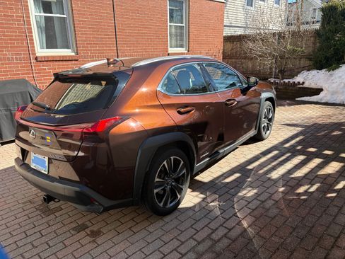 Used 2019 Lexus UX 250h w/ Premium Package image 6