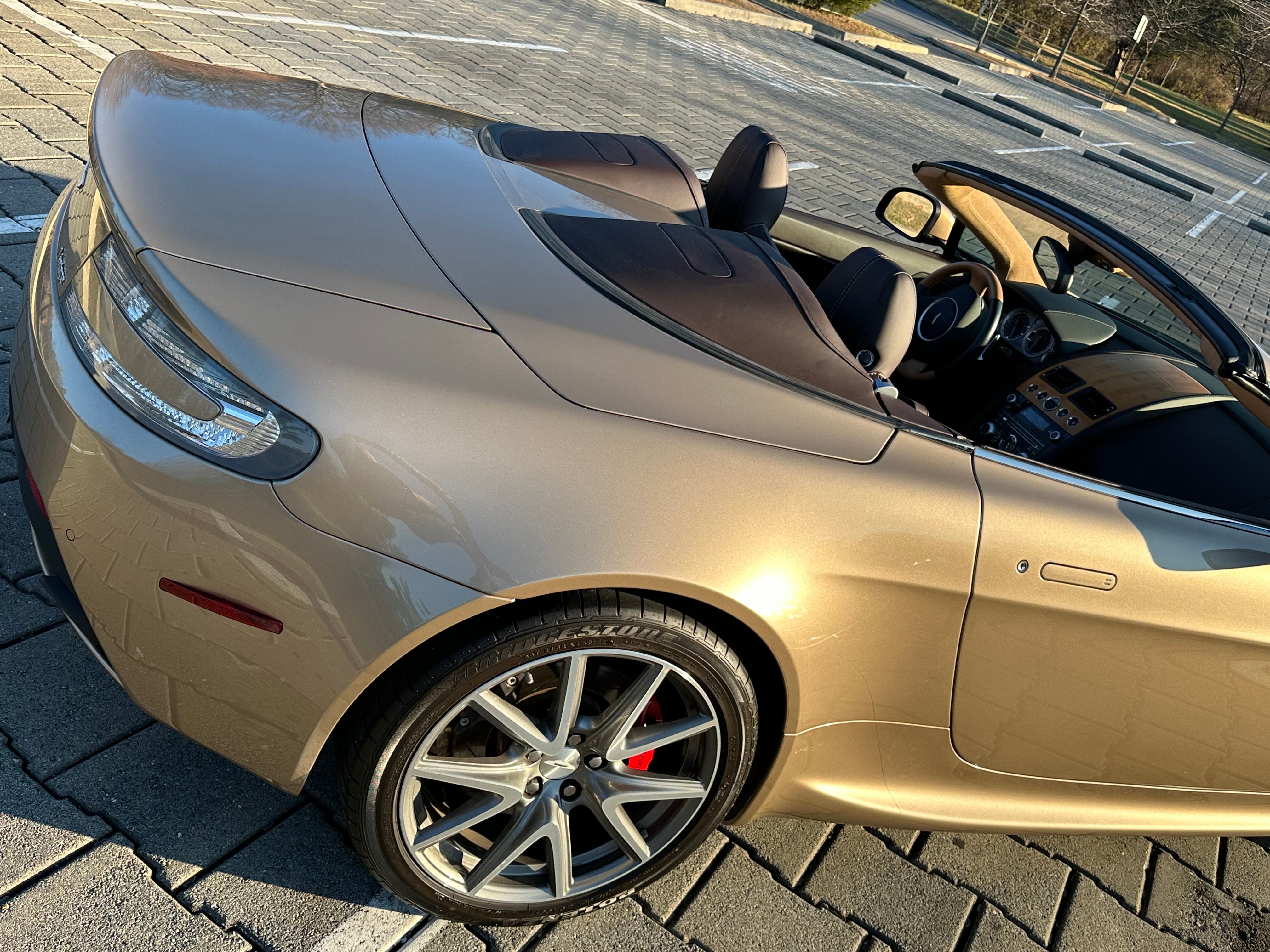 Used 2013 Aston Martin V8 Vantage Roadster RWD image 12