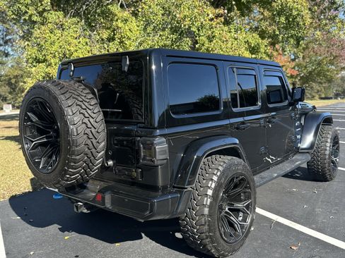 Used 2022 Jeep Wrangler Unlimited Sahara w/ Cold Weather Group image 10