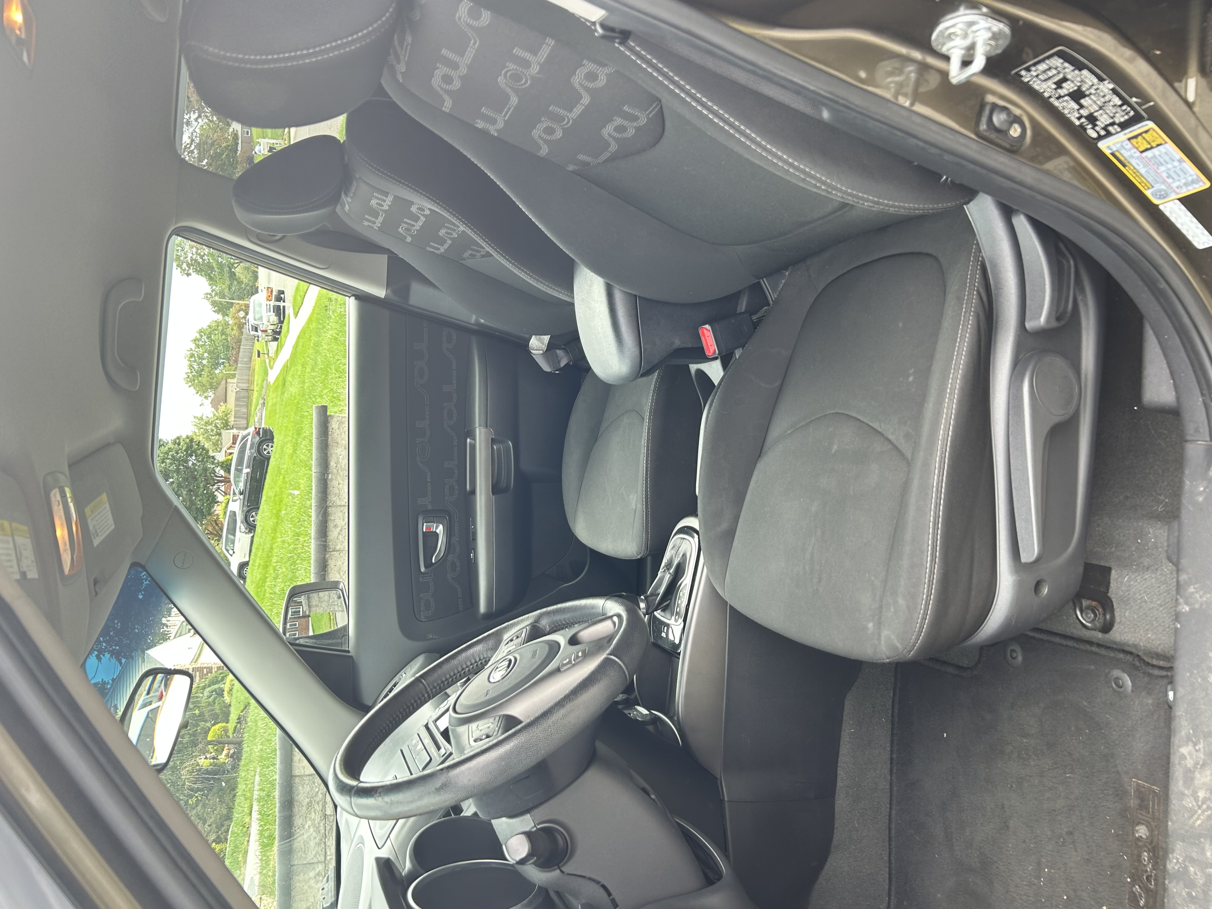 Used 2012 Kia Soul + w/ Audio Pkg FWD image 8