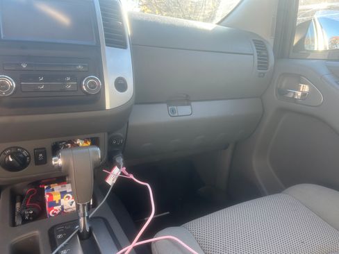 Used 2019 Nissan Frontier SV image 8