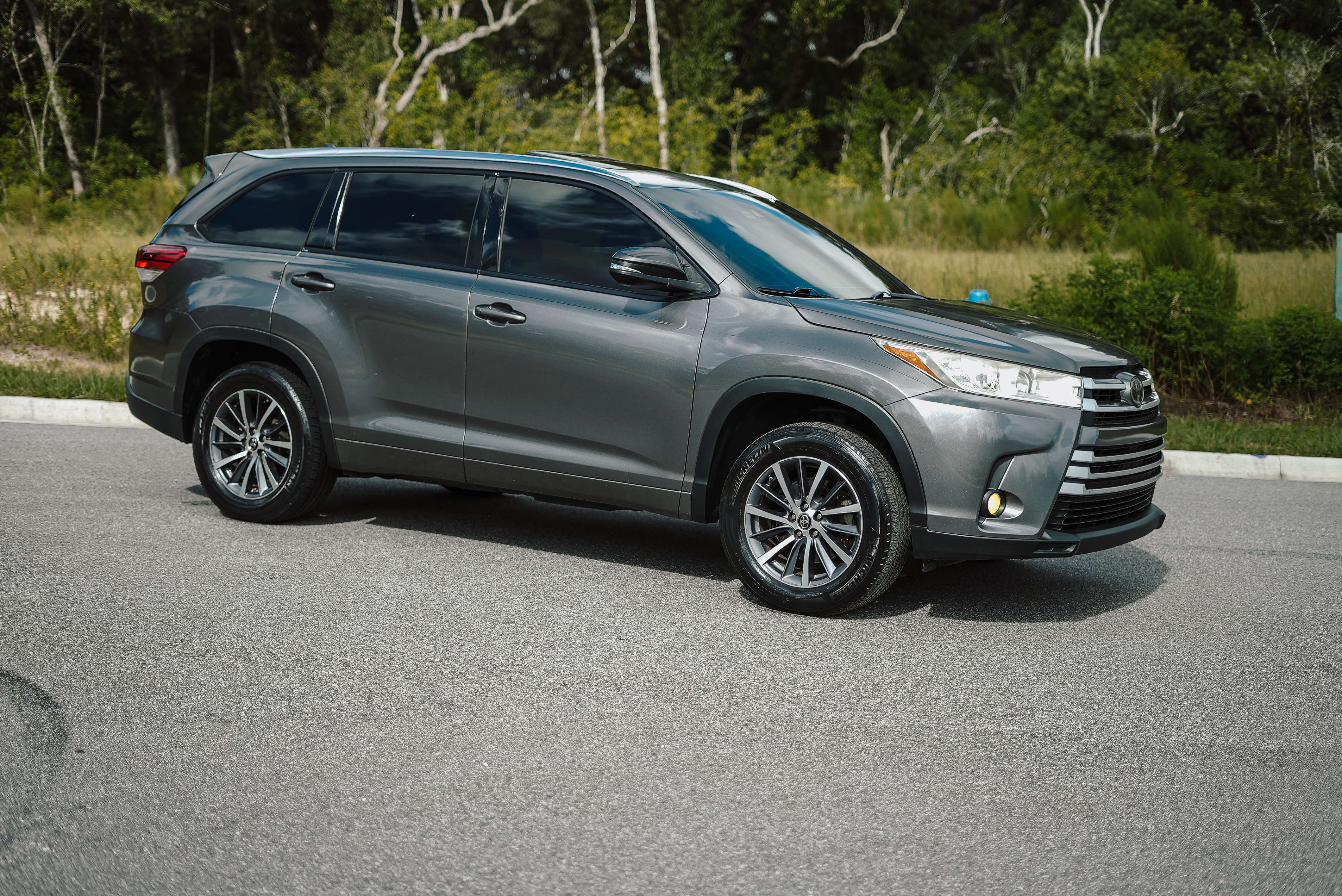 Used 2017 Toyota Highlander XLE FWD image 4