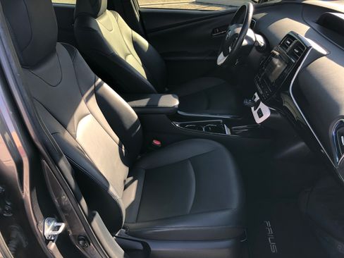 Used 2017 Toyota Prius Three Touring image 13