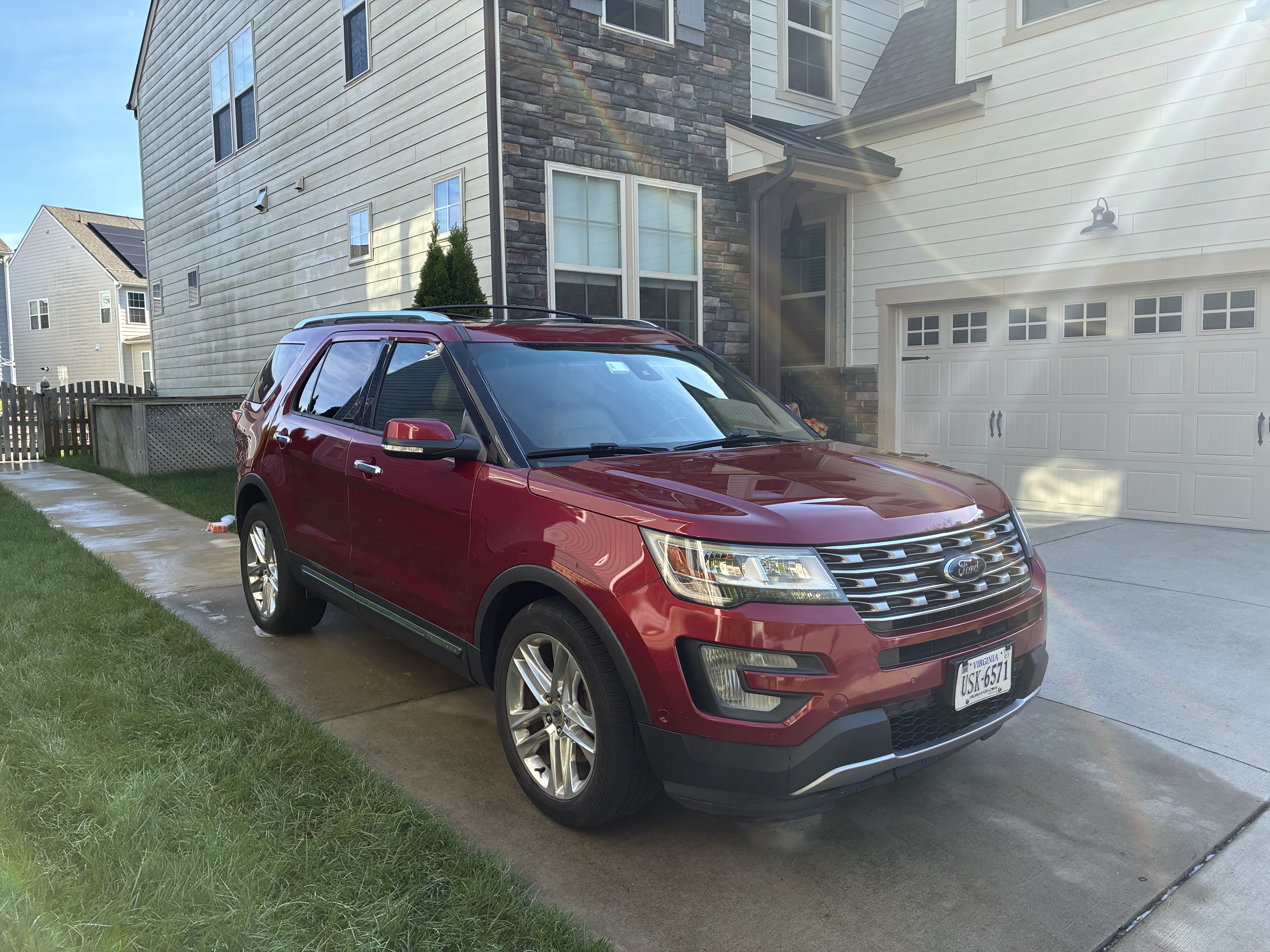 Used 2017 Ford Explorer Limited w/ Equipment Group 301A AWD/4WD image 2