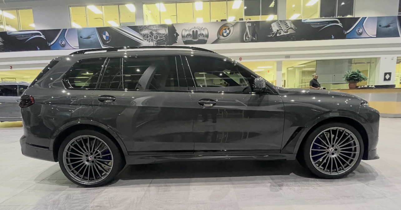 Used 2023 BMW ALPINA XB7 AWD/4WD image 14