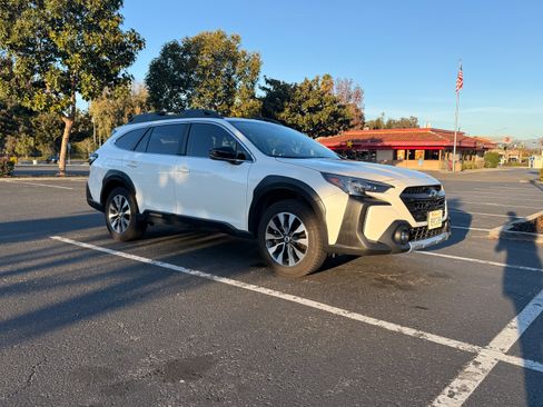 Used 2023 Subaru Outback Limited image 4