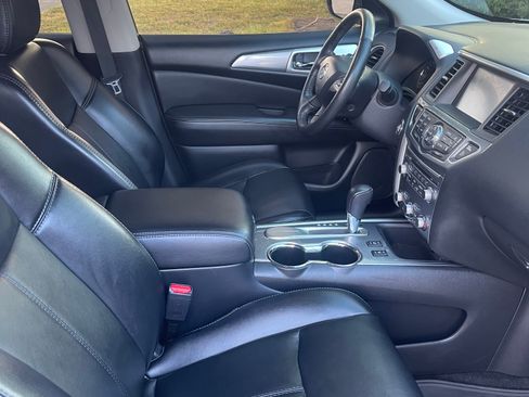 Used 2019 Nissan Pathfinder SL image 13