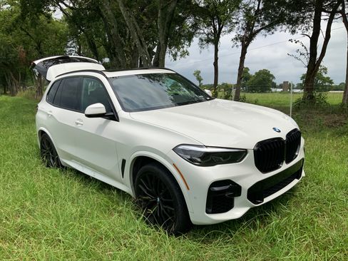 Used 2022 BMW X5 xDrive40i w/ M Sport Package AWD/4WD image 29