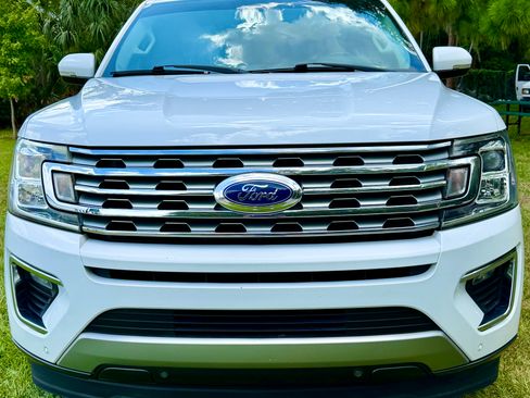 Used 2018 Ford Expedition Max Limited RWD image 4