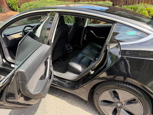 Used 2018 Tesla Model 3 Long Range image 1