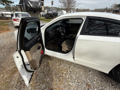 Used 2013 Dodge Charger SE w/ Sport Appearance Group image 14