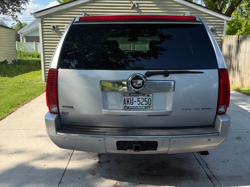 Used 2010 Cadillac Escalade ESV Premium AWD/4WD image 5