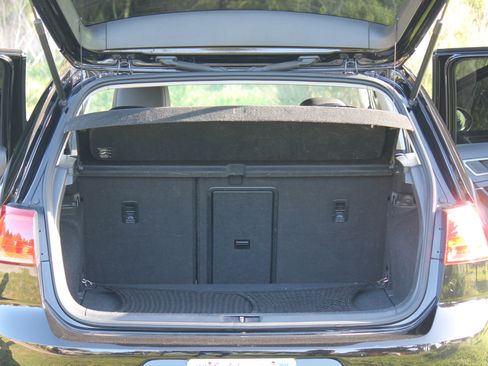 Used 2017 Volkswagen Golf Wolfsburg Edition image 26