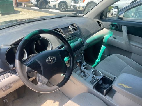 Used 2010 Toyota Highlander 2WD image 10